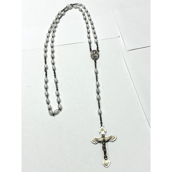 Vintage white glass Inri rosary necklace - Picture 2 of 6